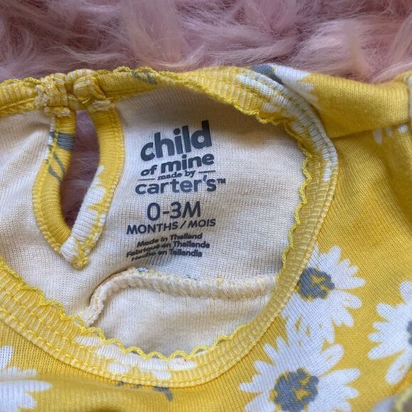 (6) Piece Bundle 0-3 Month Baby Girl Clothes - Picture 3 of 15